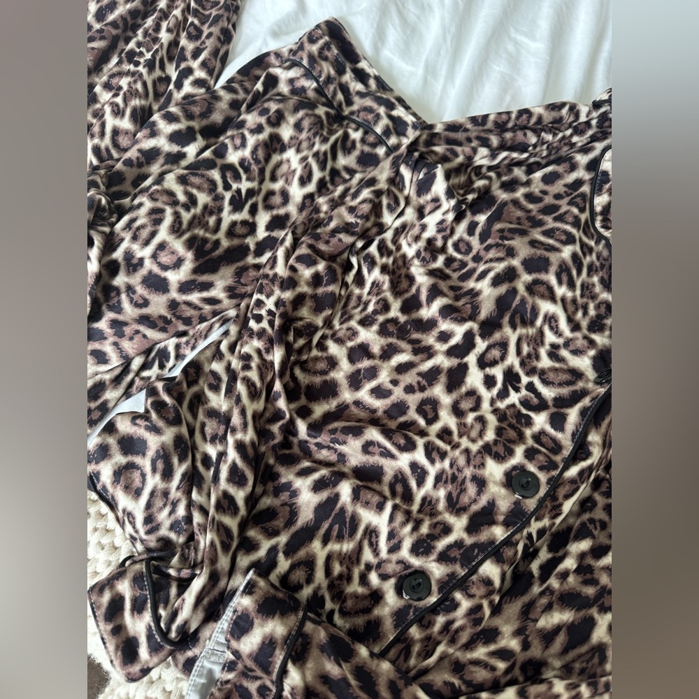 LEOPARD PAJAMAS - Picture 5 of 5